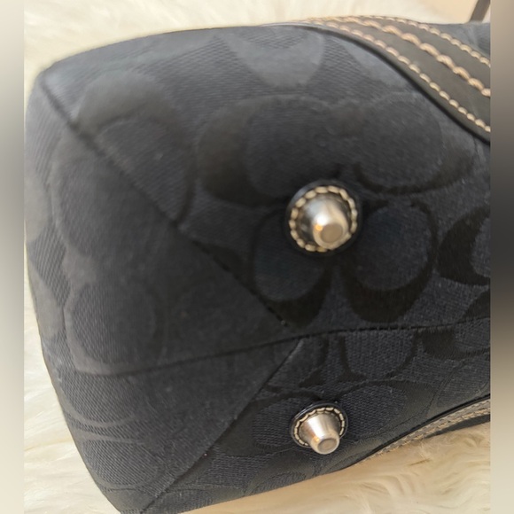 Vintage Coach#05089 Black Shoulder Bag with Buckle Details - Picture 4 of 9